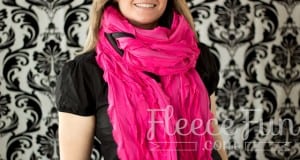 You can make warm and fun ruffles scarf in minutes! Easy tutorial.