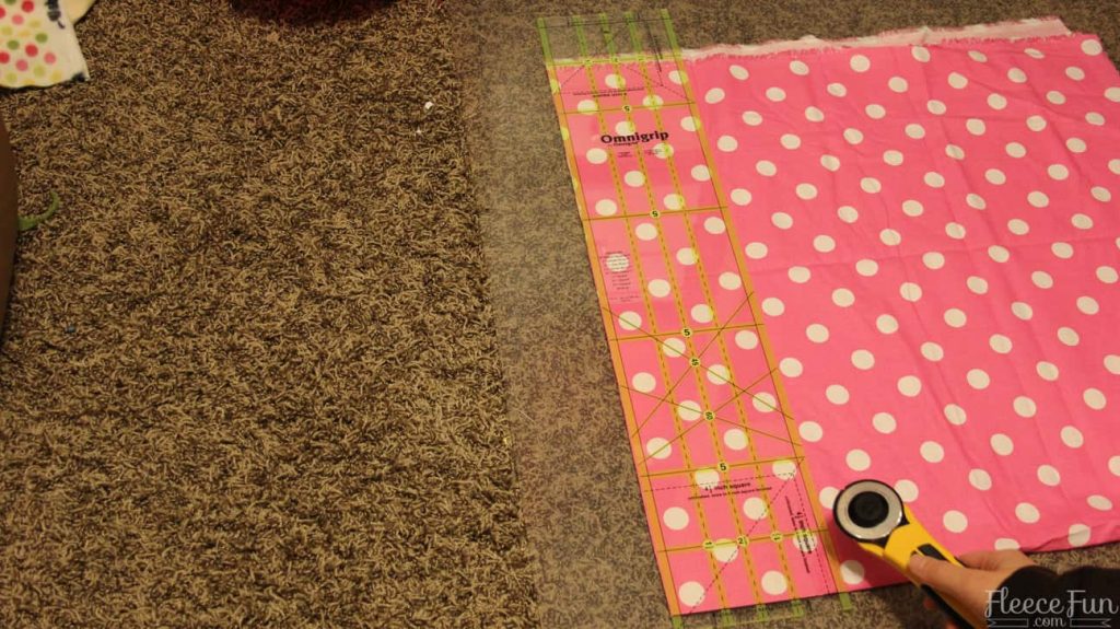 I love this child apron tutorial. It has a free sewing pattern. Great sewing project.
