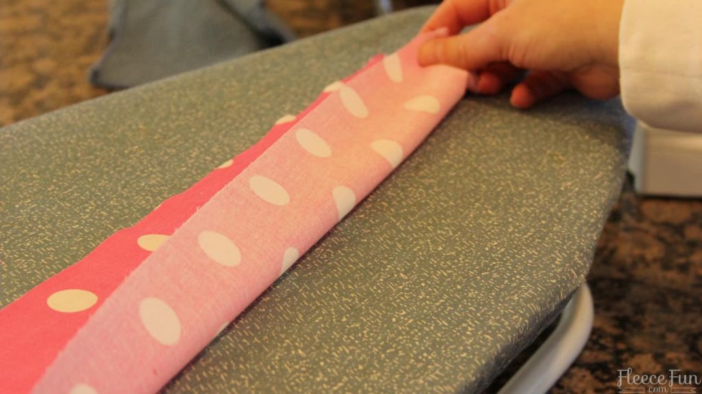 making apron ties