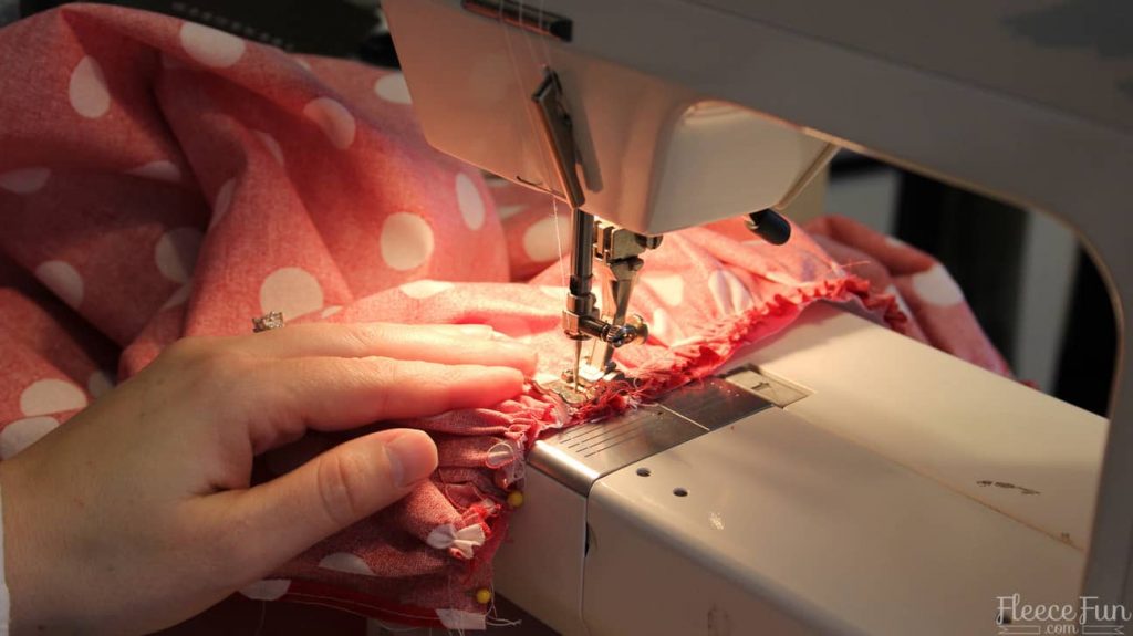 Sewing the apron bodice with the fleecefun free template and tutorial