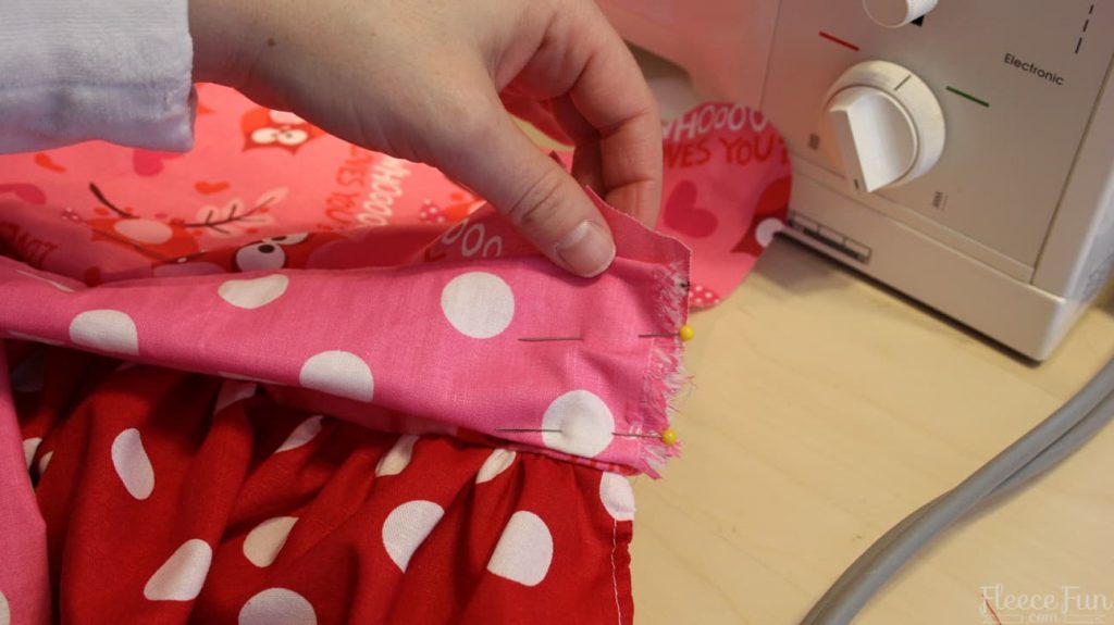 I love this child apron tutorial. It has a free sewing pattern. Great sewing project.