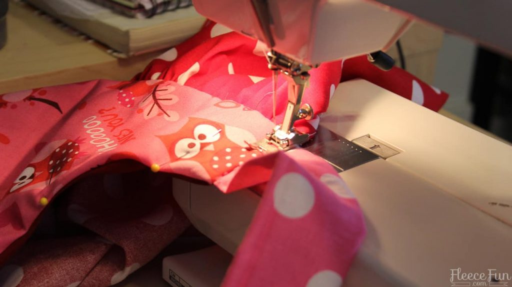 I love this child apron tutorial. It has a free sewing pattern. Great sewing project.