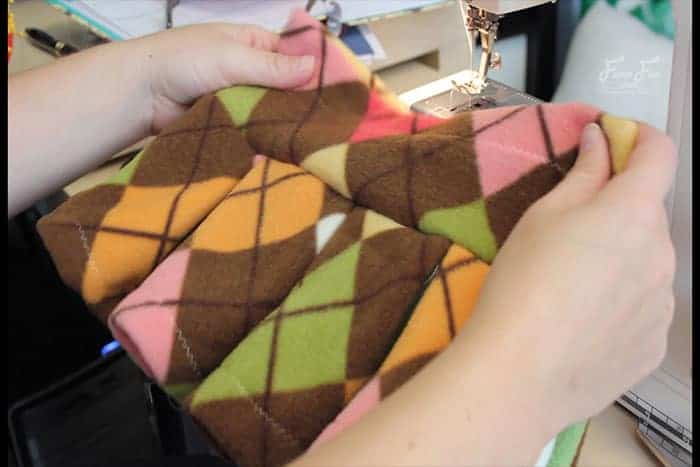 finishing the skirt. I love this free skirt pattern and tutorial, This Easy Girls Pleated Skirt DIY in 6 Steps (Free Pattern) is the perfect sewing project for back to school. Love how you can make is out of fleece or jersey knit. Learn how to sew a pleated skirt.