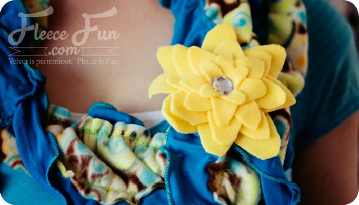 No Sew Fleece Flower (free pattern)