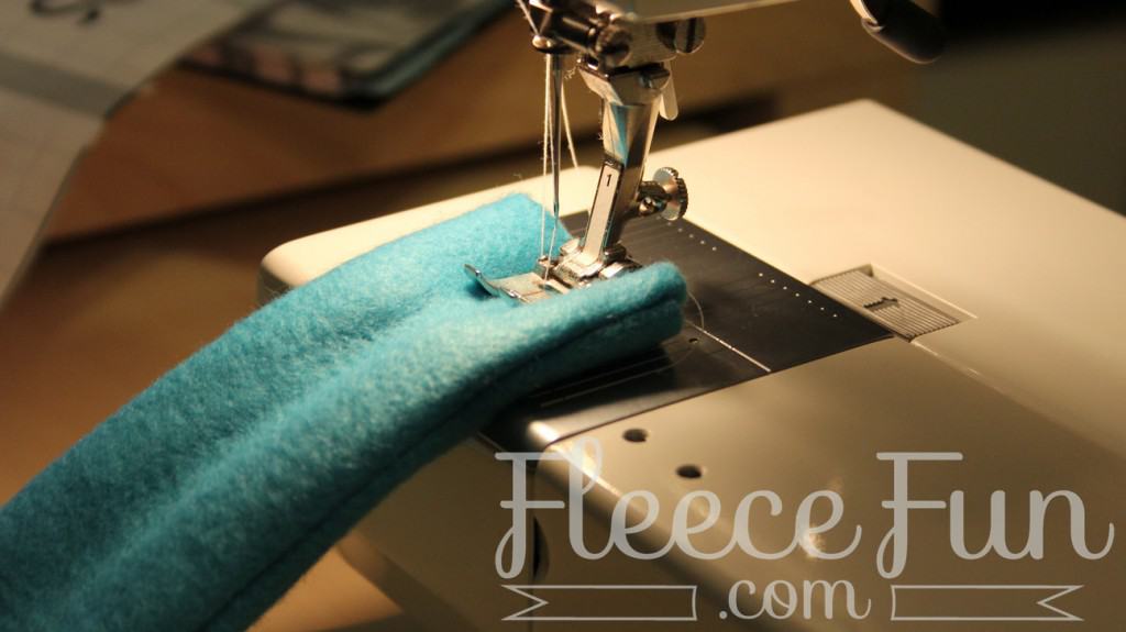 sewing the straps. I love this sleeping bag pack that turns into a backpack! It's a free sewing pattern and there is a video to make it easy! This sleeping bag pack how to is a great DIY sewing project.