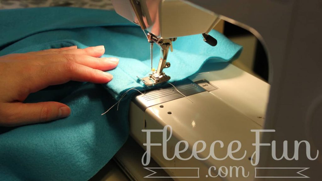 sewing the straps. I love this sleeping bag pack that turns into a backpack! It's a free sewing pattern and there is a video to make it easy! This sleeping bag pack how to is a great DIY sewing project.