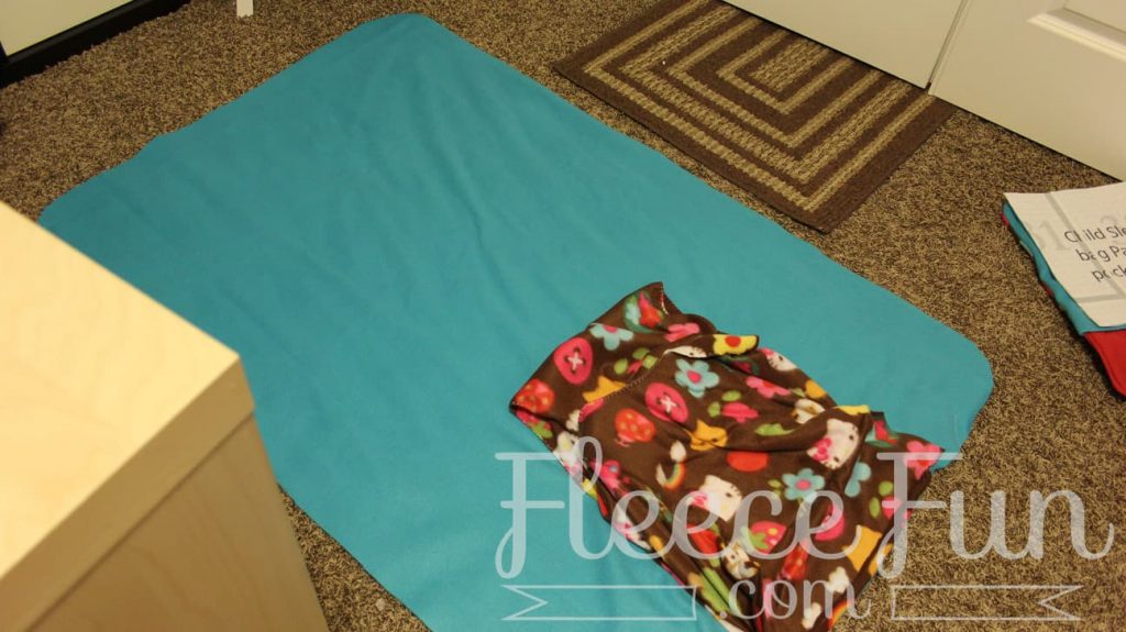 building the sleeping back pack. I love this sleeping bag pack that turns into a backpack! It's a free sewing pattern and there is a video to make it easy! This sleeping bag pack how to is a great DIY sewing project.