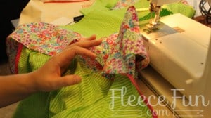 Finalizing the apron by attaching the skirt with a step-by-step guide