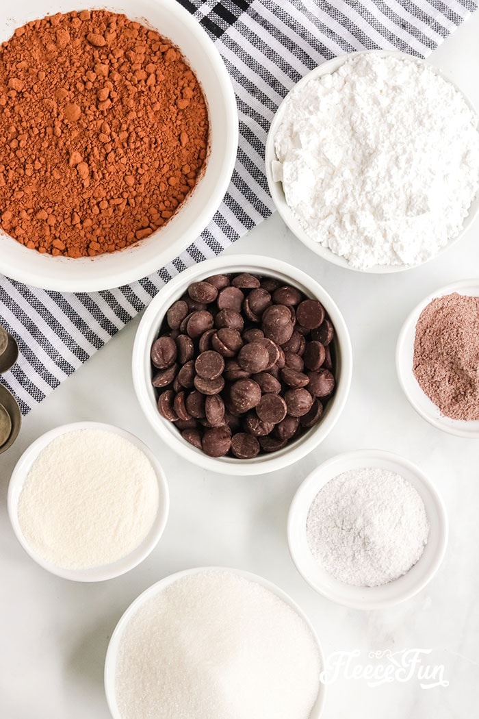 How to make rich and creamy hot chocolate mix with help from fleecefun and free template and tutorial.