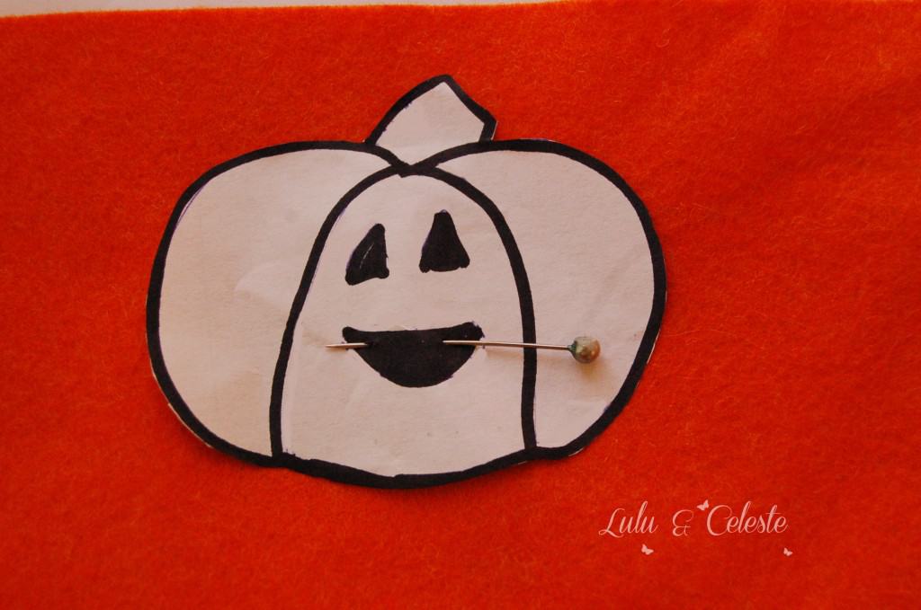 Pinning the pumpkin pieces. Skip the store-bought decorations—these felt pumpkin finger puppets are way more fun. They’re perfect for puppet shows, Halloween party favors, or just goofing around with the kids. This project is quick, easy, and comes with a free pattern so you can get straight to the fun part—bringing these little guys to life.