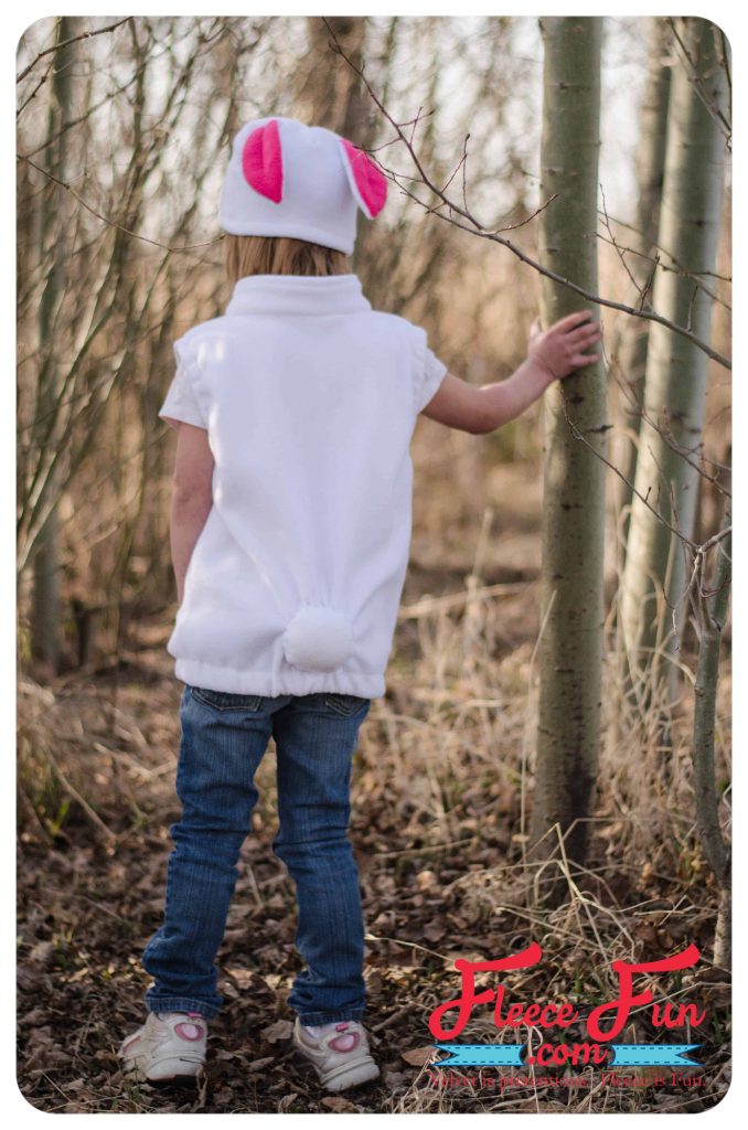 I love this idea for an easy ( and warm) Halloween costume, plus the pattern is FREE. Love!