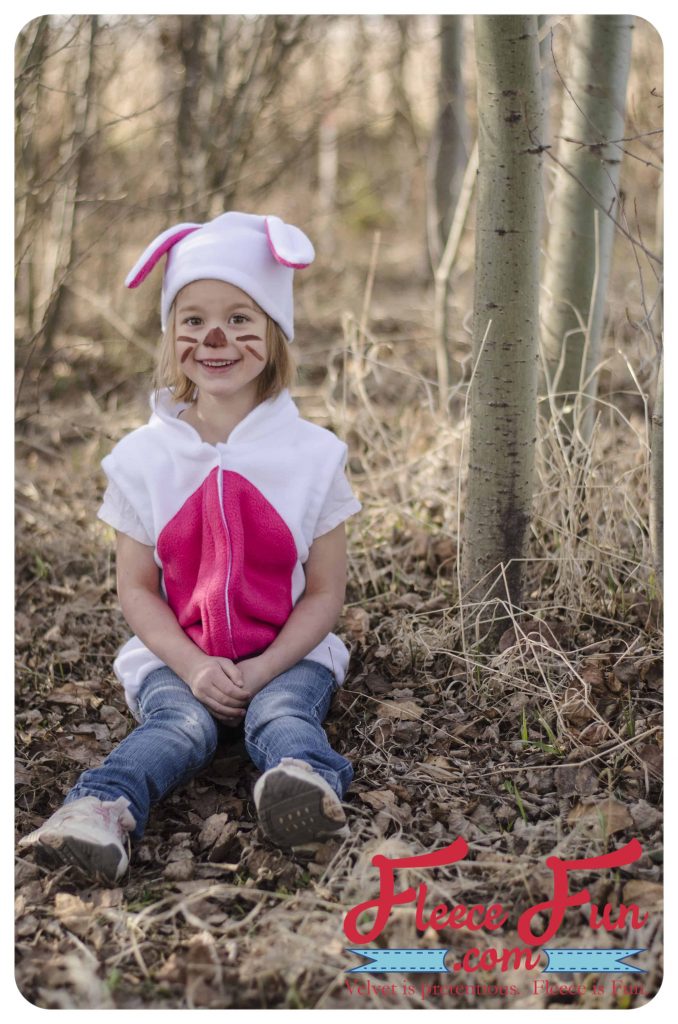 I love this idea for an easy ( and warm) Halloween costume, plus the pattern is FREE. Love!