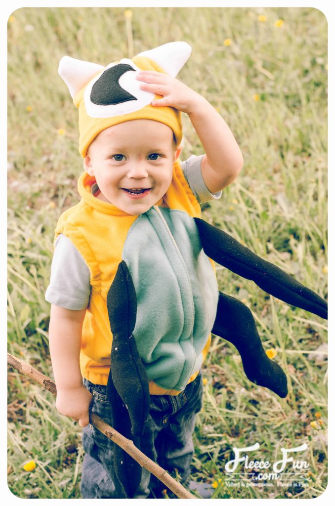 i love this monster fleece vest idea... and there's a cute hat that can go with it!!! Best of it's FREE - freaking amazing! I'm so making this.