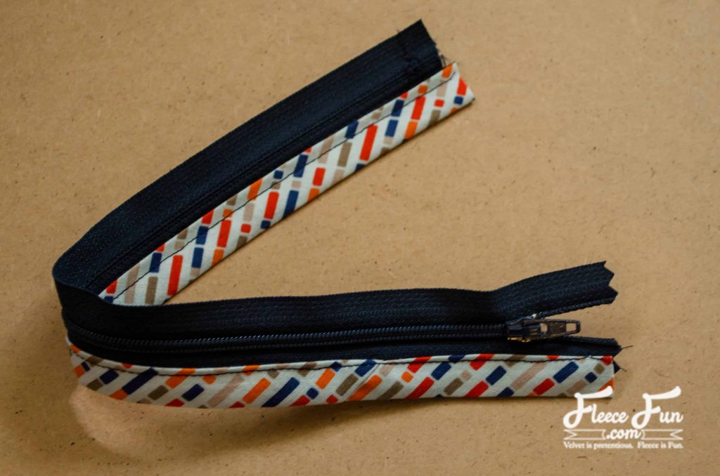 Sewing bias tape. This travel shaving kit is handmade, sleek, and super practical—with compartments that actually make sense. With our step-by-step tutorial, you can stitch one up and customize the fabric to fit his style. It’s the perfect blend of rugged and personal. He’ll use it more than once.