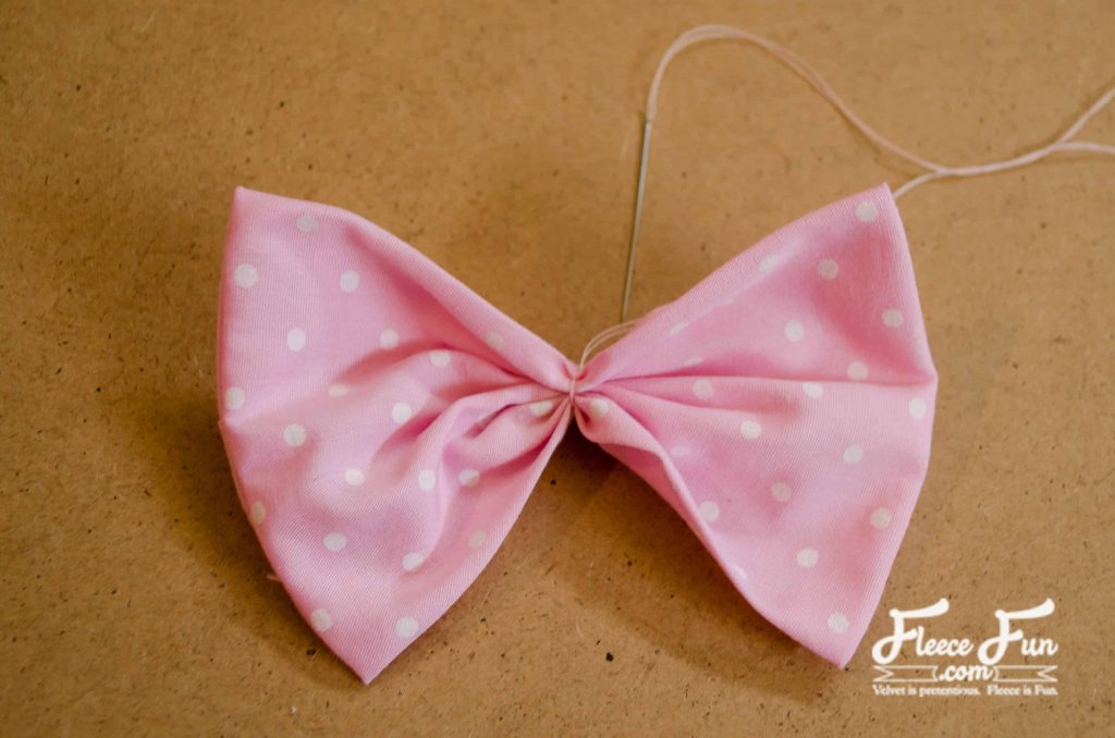 pinching the center of the bow together. I love this fleecy sheep purse pattern and tutorial. Such a great handmade gift DIY idea and perfect sewing for a little girl.