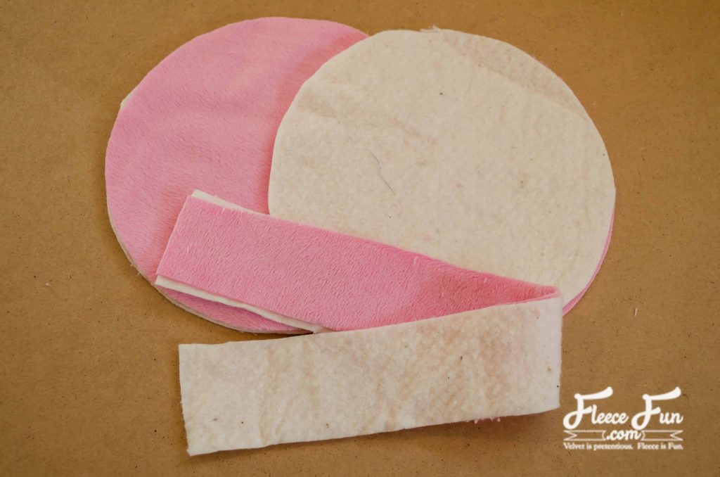 preparing the soft lining. I love this fleecy sheep purse pattern and tutorial. Such a great handmade gift DIY idea and perfect sewing for a little girl.