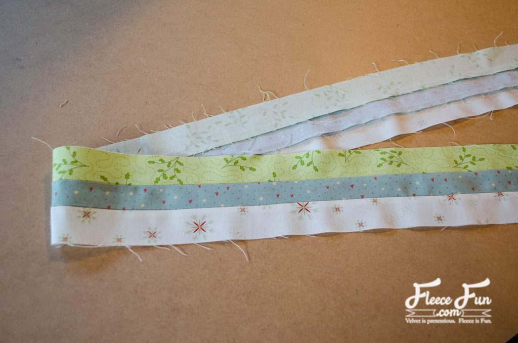 Sewing the outer border design for a quilted Christmas table runner using fleecefun free tutorial