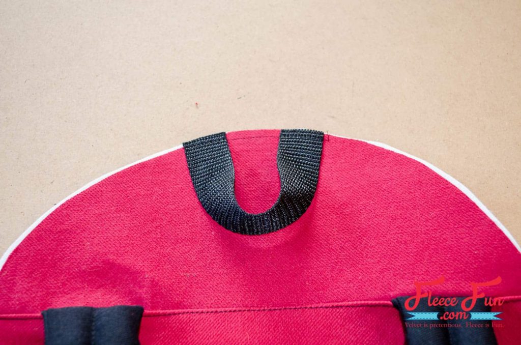 add a hanging loop. This cute Pokeball backpack tutorial is so cute! This is perfect for my little Pokemon Go lover. Fun sewing DIY idea.