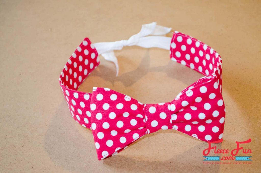 finishing the bow tie headband. I love this cute bow tie hairband tutorial. It's a great handmade gift idea. Such a cute sewing DIY idea. Follow these 6 steps to make a bow tie headband that’s adorable, adjustable, and sewn in a snap. The fold-over elastic makes it one-size-fits-most, and if you’re short on time, swap hand stitching for a glue gun. Quick, cute, done!