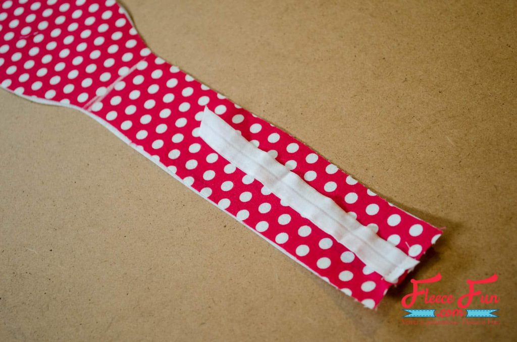 adding the elastic. I love this cute bow tie hairband tutorial. It's a great handmade gift idea. Such a cute sewing DIY idea. Follow these 6 steps to make a bow tie headband that’s adorable, adjustable, and sewn in a snap. The fold-over elastic makes it one-size-fits-most, and if you’re short on time, swap hand stitching for a glue gun. Quick, cute, done!