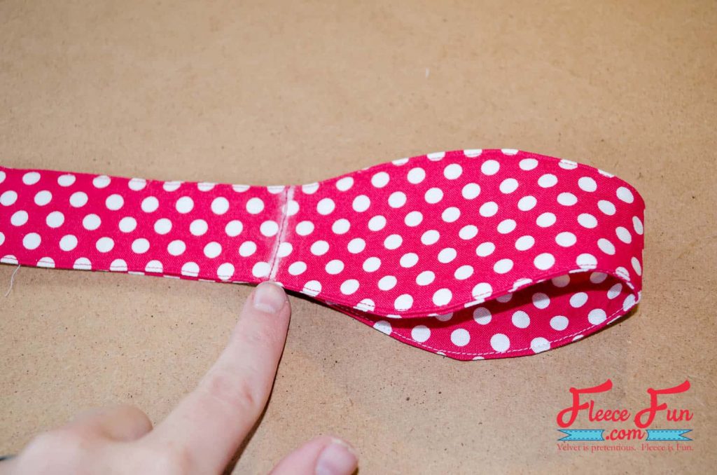 sewing the bow tie. I love this cute bow tie hairband tutorial. It's a great handmade gift idea. Such a cute sewing DIY idea. Follow these 6 steps to make a bow tie headband that’s adorable, adjustable, and sewn in a snap. The fold-over elastic makes it one-size-fits-most, and if you’re short on time, swap hand stitching for a glue gun. Quick, cute, done!