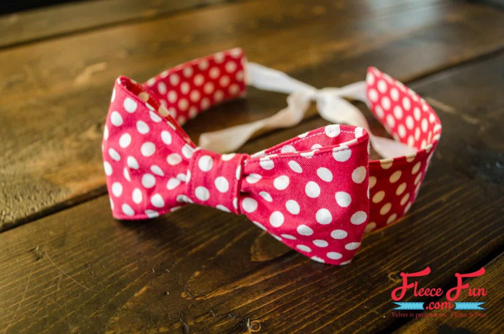 I love this cute bow tie hairband tutorial. It's a great handmade gift idea. Such a cute sewing DIY idea. Follow these 6 steps to make a bow tie headband that’s adorable, adjustable, and sewn in a snap. The fold-over elastic makes it one-size-fits-most, and if you’re short on time, swap hand stitching for a glue gun. Quick, cute, done!