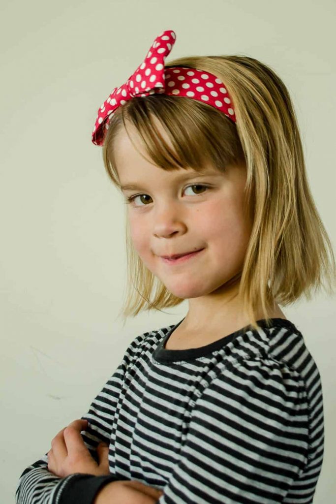 I love this cute bow tie hairband tutorial. It's a great handmade gift idea. Such a cute sewing DIY idea. Follow these 6 steps to make a bow tie headband that’s adorable, adjustable, and sewn in a snap. The fold-over elastic makes it one-size-fits-most, and if you’re short on time, swap hand stitching for a glue gun. Quick, cute, done!