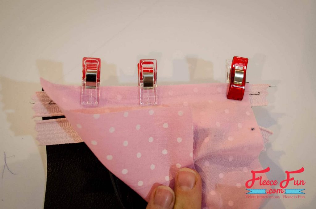 Pinning the lining to zipper tape
