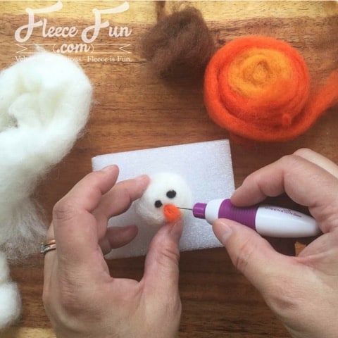 Step-by-step guide to creating a snowman ornament’s face using fleecefun and free tutorial