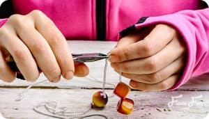 I love this collection of Handmade Gift ideas and tutorials, So many good DIY ideas. There are also new tutoirals being added every Saturday until Thanksgiving! I love this collection with the Handmade gift ideas.