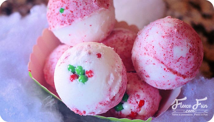 I love this easy to follow tutorial on how to make homemade bath bombs Great holiday gift DIY idea.