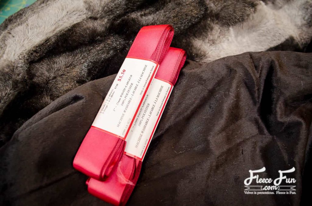 DIY fleece ribbon blanket tutorial from fleecefun – easy, fun, and stylish!