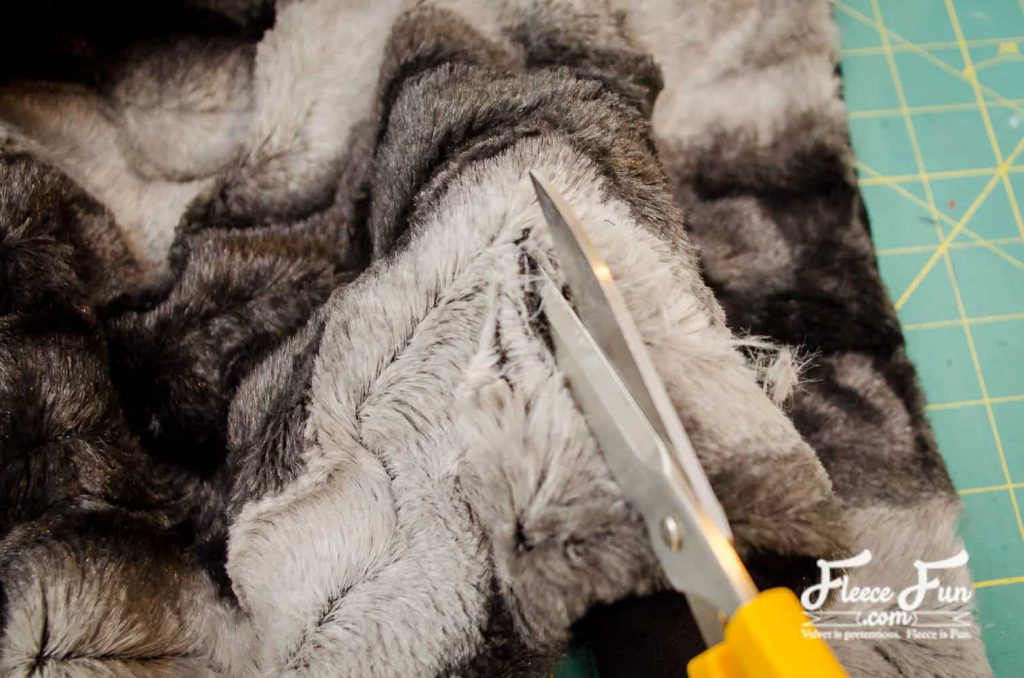Step-by-step guide to stitching fleece edges for a cozy throw – available on fleecefun