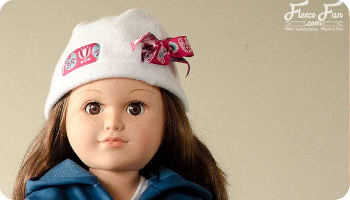 I love this 18 inch doll fleece hat free pattern and tutoiral. I love this sewign tutoiral and it's perfect for my little ones American Girl doll.