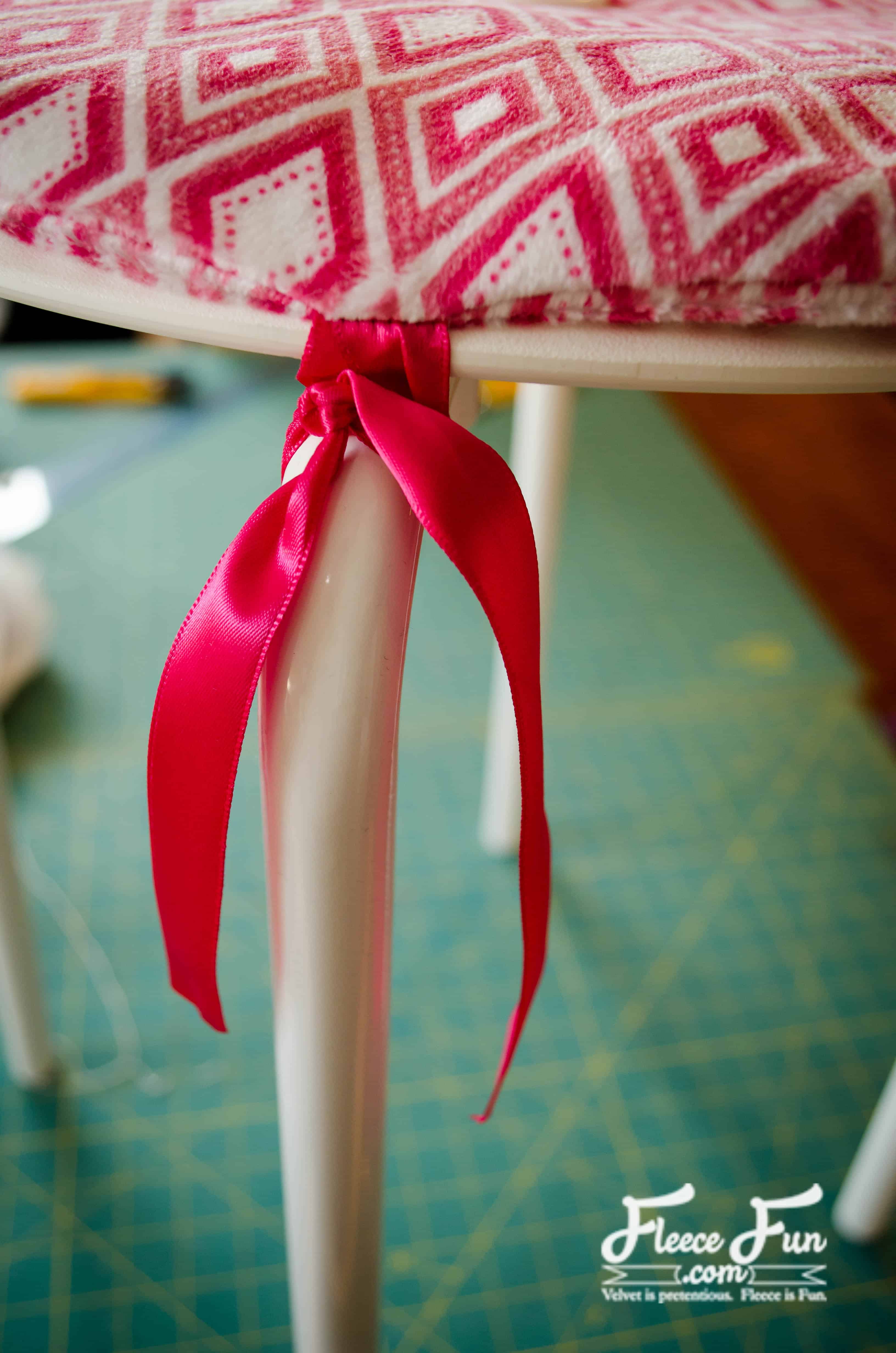 Complete your custom Ikea stool cushion with batting – fleecefun free tutorial