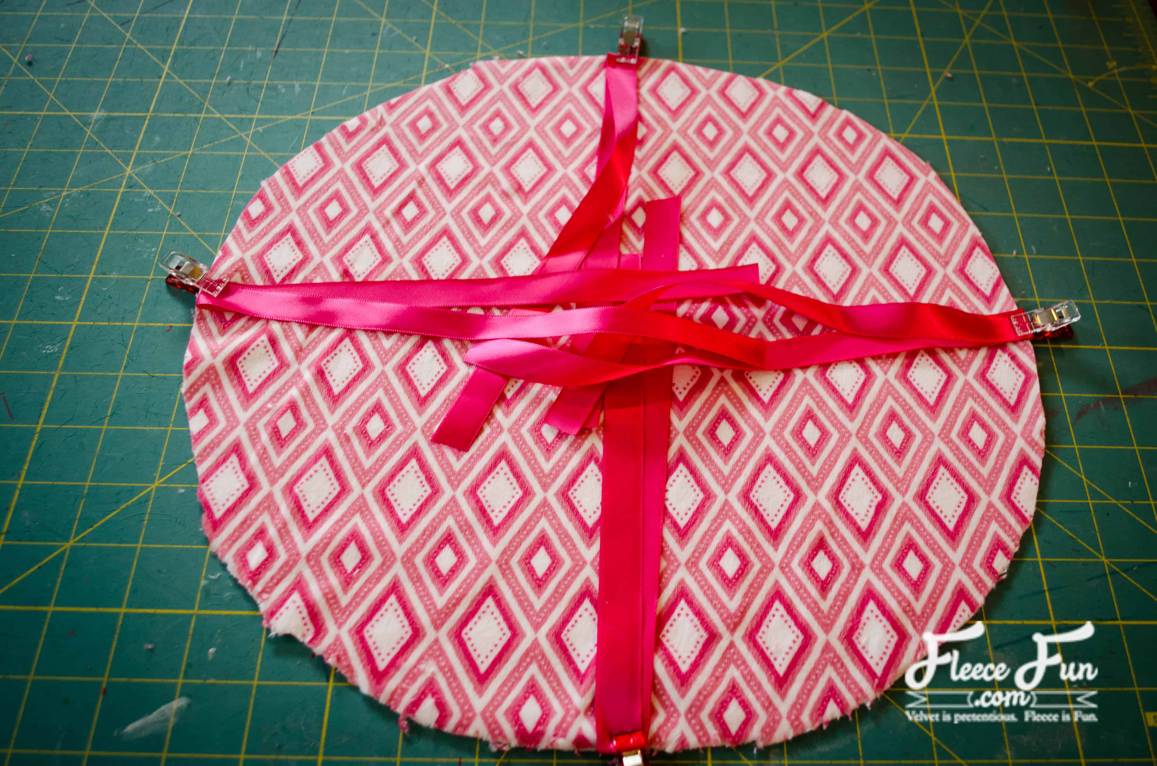 Beginner-friendly sewing tutorial for an Ikea stool cushion – fleecefun free template and tutorial