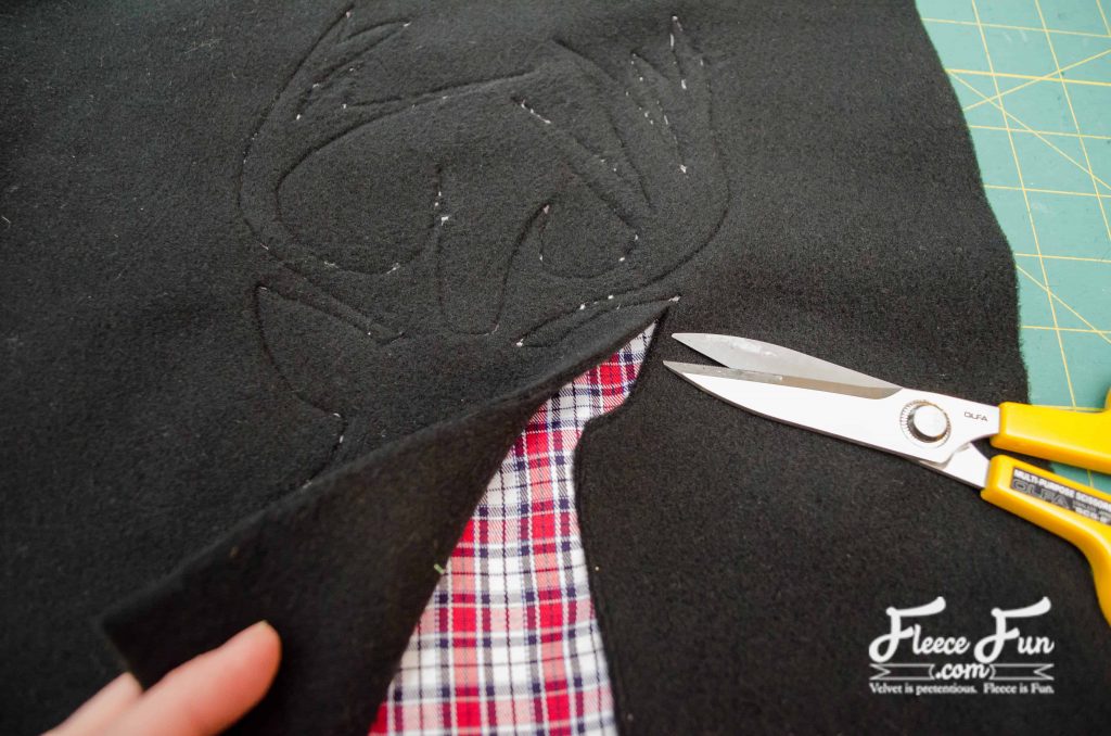 I love this Deer Head Pillow Tutorial. It's easy to follow and perfect for adding some style to a room,. Great DIY sewing project!
