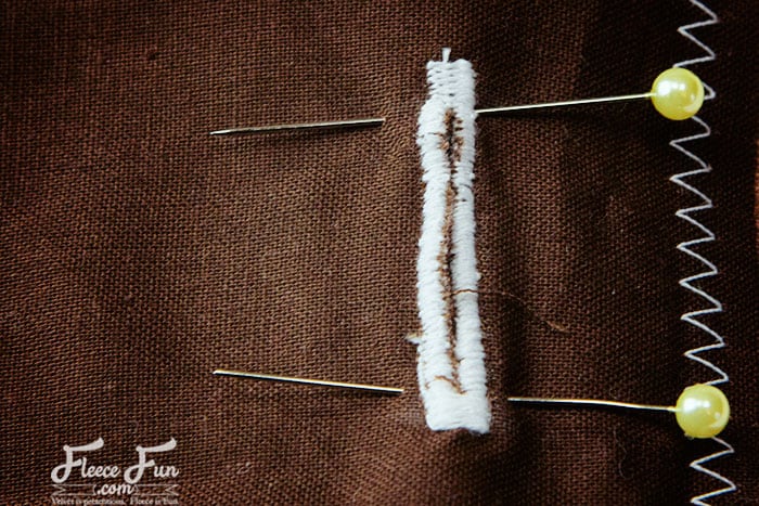 How to make a buttonhole for beginners. I love how she shows each step of how to make a buttonhole. Great sewing tip for my DIY ideas.