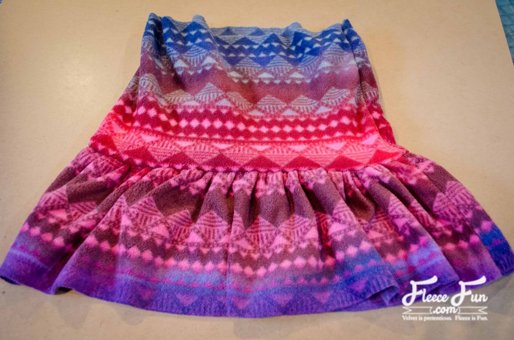fleece ruffle skirt tutorial This fleece ruffle skirt tutorial is an easy sewing project. It looks so cute over a pair of leggings and is a great way to add layers for warmth!