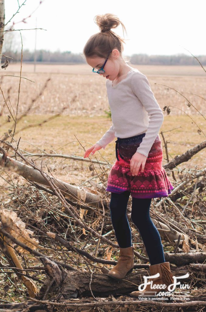 A simple fleece ruffle skirt pattern to create a stylish and warm skirt, fleecefun free template and tutorial included.