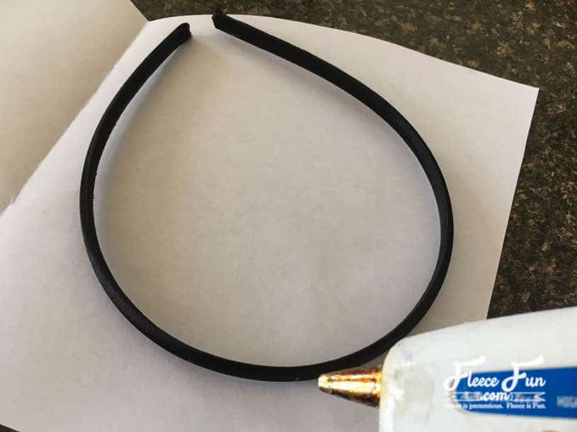 Crafting the iconic Wonder Woman headband using fleecefun’s free kids tutorial