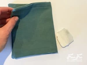 folding the pocket. This Easy Apron Tutorial is an easy sewing project that is perfect for beginners. It also make a great handmade gift ideas. I love cute apron pattern Wonderful apron DIY.