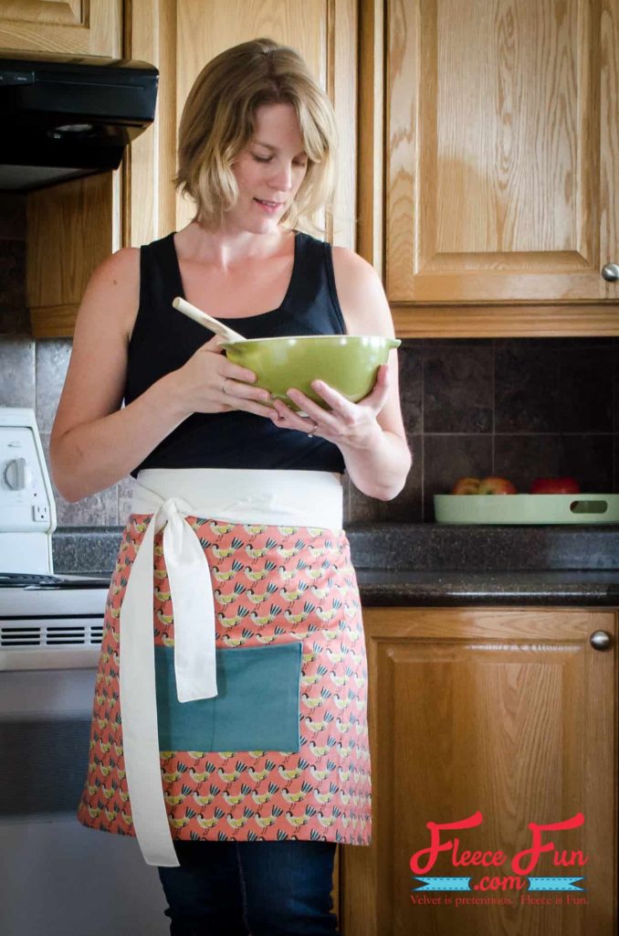 finished. This Easy Apron Tutorial is an easy sewing project that is perfect for beginners. It also make a great handmade gift ideas. I love cute apron pattern Wonderful apron DIY.