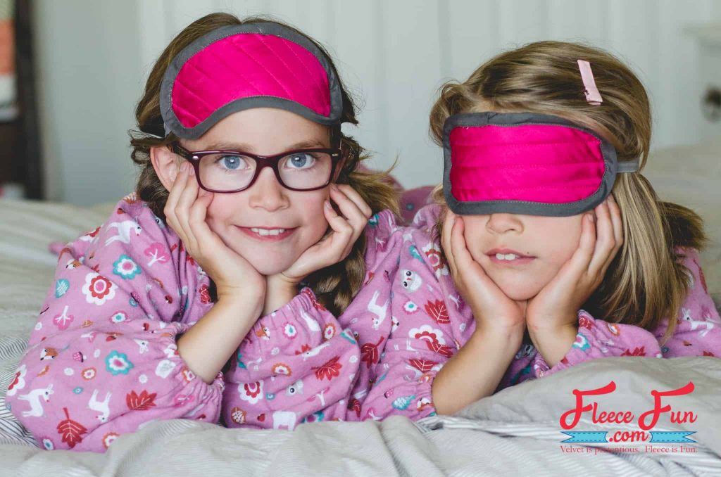 Step-by-step guide to making a relaxing sleep mask with fleecefun’s free tutorial.