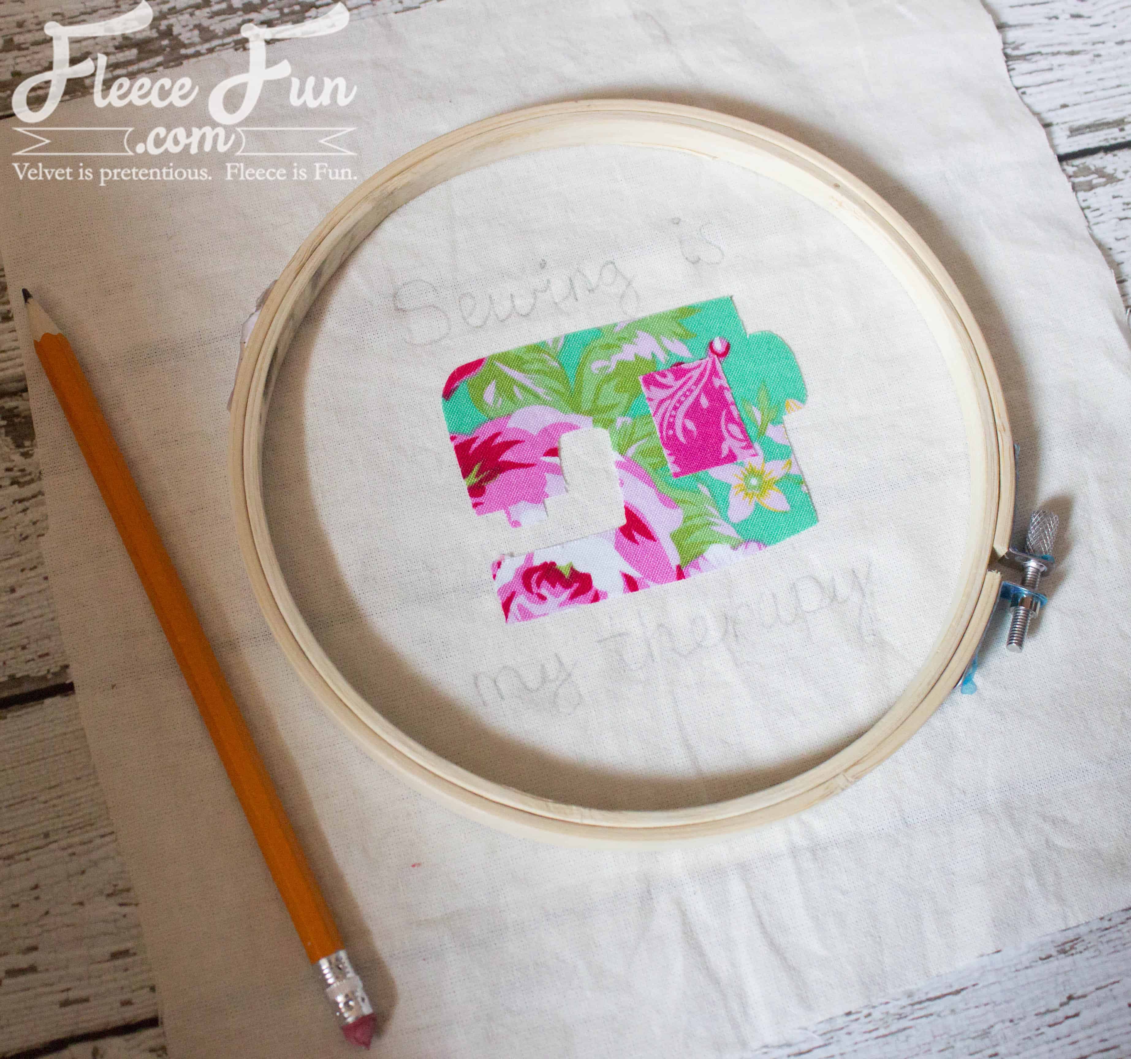 I love this Sewing Machine Hoop Art Tutorial. wonderful sewing project and handmade gift ideas for friends. This is perfect for a sewist's wall and sewing studio.