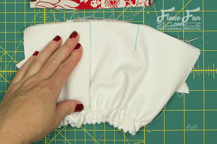 sewing the pockets I love this handy tips guide for the Cricut Maker Dust Cover! So many handy tips and tricks for this sewing project. Love this Cricut Maker Cover