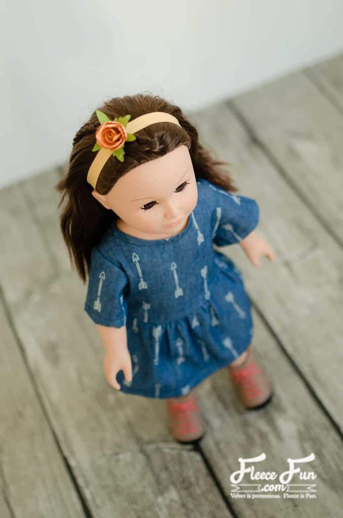 This free pattern shows you how to sew a sweet chambray party dress for your 18″ doll. It’s the kind of dress that works for any occasion—casual with boots and a cardigan, fancy with a bolero and shiny shoes. With clear steps and simple sewing, you’ll have dolly dressed to impress before the party starts.