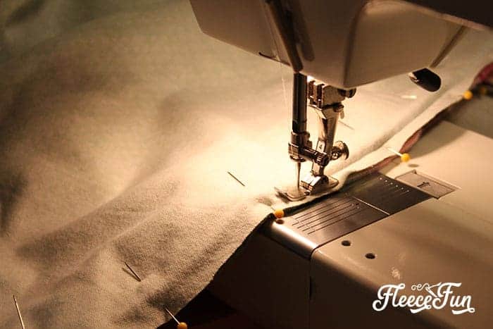 sewing the top of the lining. You can make a baby car seat canopy or tent! This free baby car seat canopy pattern includes a pdf and video tutorial to walk you through it step by step. With easy to follow written instructions as well. 