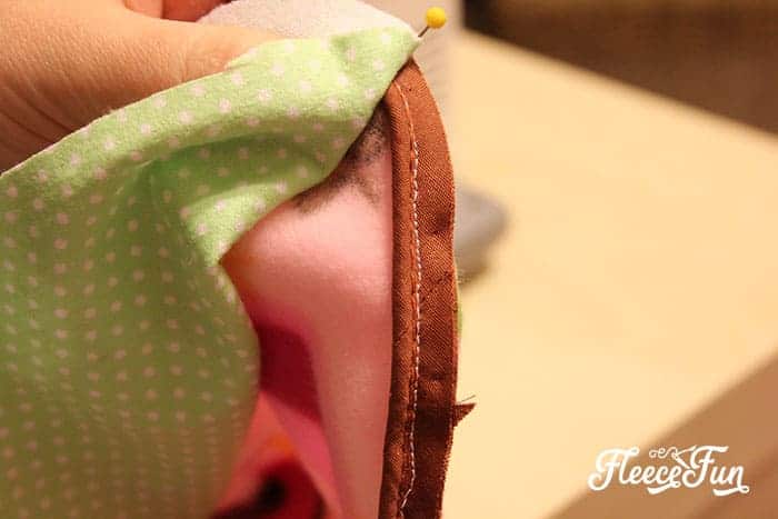 pinning the lining. You can make a baby car seat canopy or tent! This free baby car seat canopy pattern includes a pdf and video tutorial to walk you through it step by step. With easy to follow written instructions as well. 
