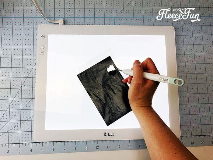 weeding the vinyl. You can learn how to decorate a notebook with this easy to follow step by step tutorial with lots of pictures and clear instructions. Make a cute keepsake or handmade gift with this DIY.